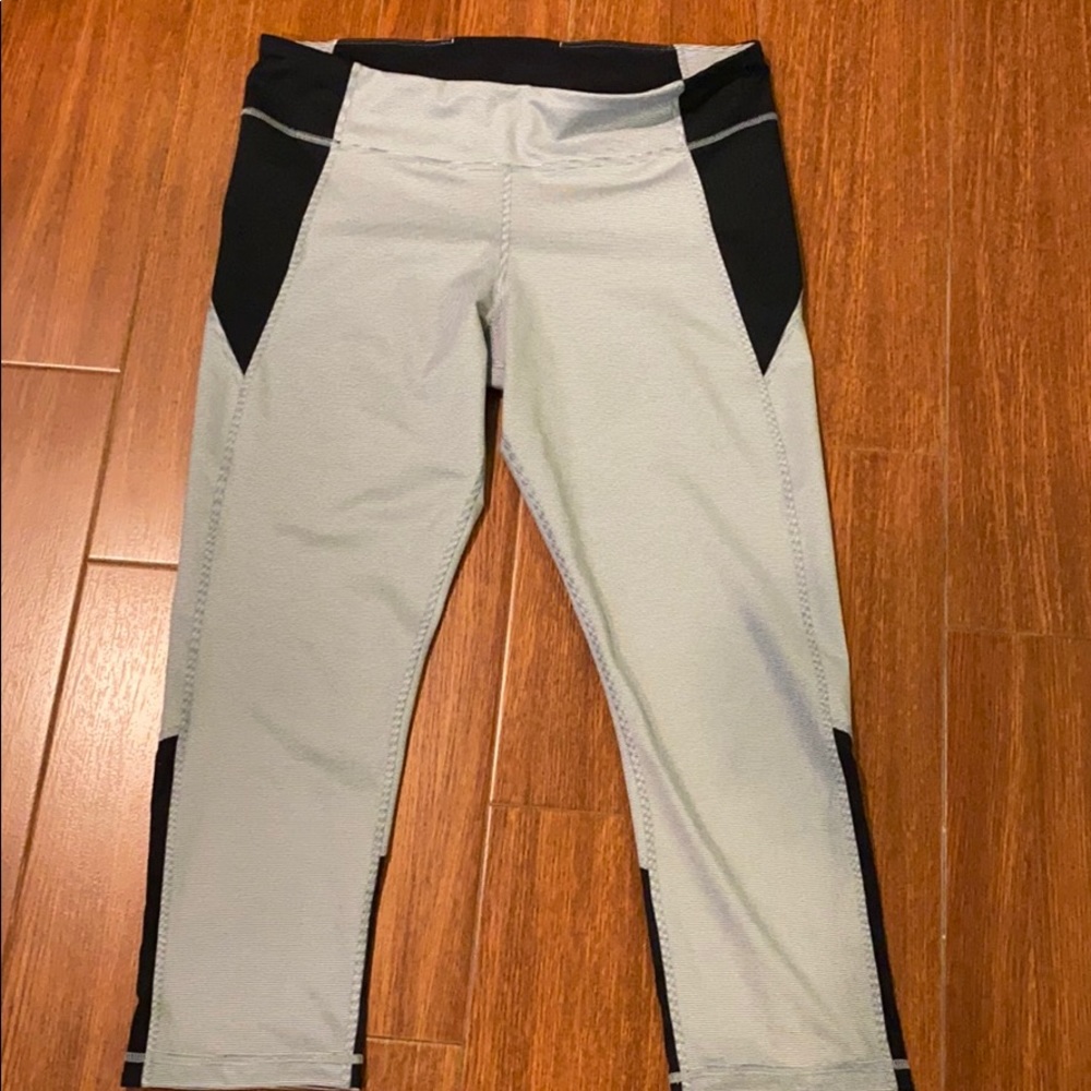 Under Armour Women's 23inch leggings